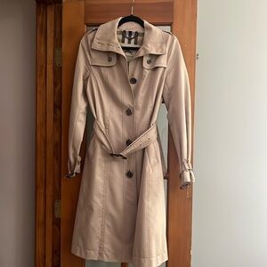 Women’s Burberry Mabledon Trench - size US 4/ UK 2